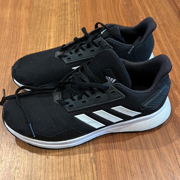 Men’s Adidas sneakers size 7 - Picture 2 of 4